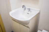 干湿分离重构小户型卫浴空间效率，满足年轻夫妇品质生活需求