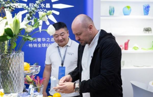 以晶为媒,与光同行 | 权达水晶于广州设计周续写工艺与商业交融的新篇