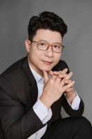 2026厦门石材展专访 | 西班牙Estrella恩斯特娅岩板潘小兵：以自然美学为基，打造高品质人居空间解决方案