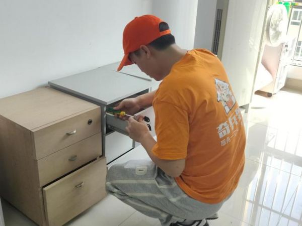 旺季装不完、淡季养不起、工伤赔不起——家居商家的三道坎，奇兵到家帮你算