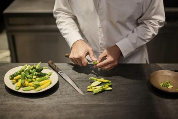 好材料造就好房子：德赛斯岩板以硬核性能践行“6633”号召