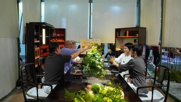 卓木王微醺空间惊艳亮相上海建博会，“微醺是一种疗愈美学”对谈成功举办