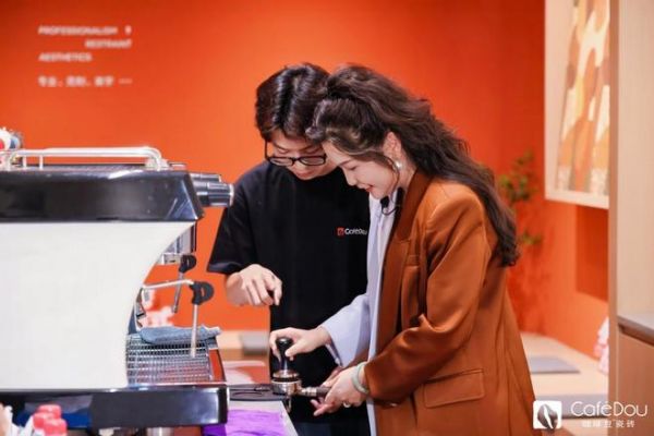 不止是咖啡|咖啡豆瓷砖与小豪总、YOYO姐共话年轻人居生活方式